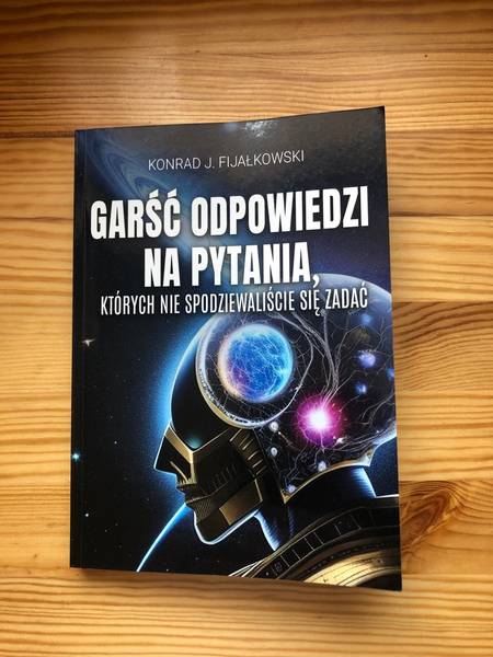 Okładka książki „Garść odpowiedzi na pytania których nie spodziewaliście się zadać” – Konrada J. Fijałkowskiego