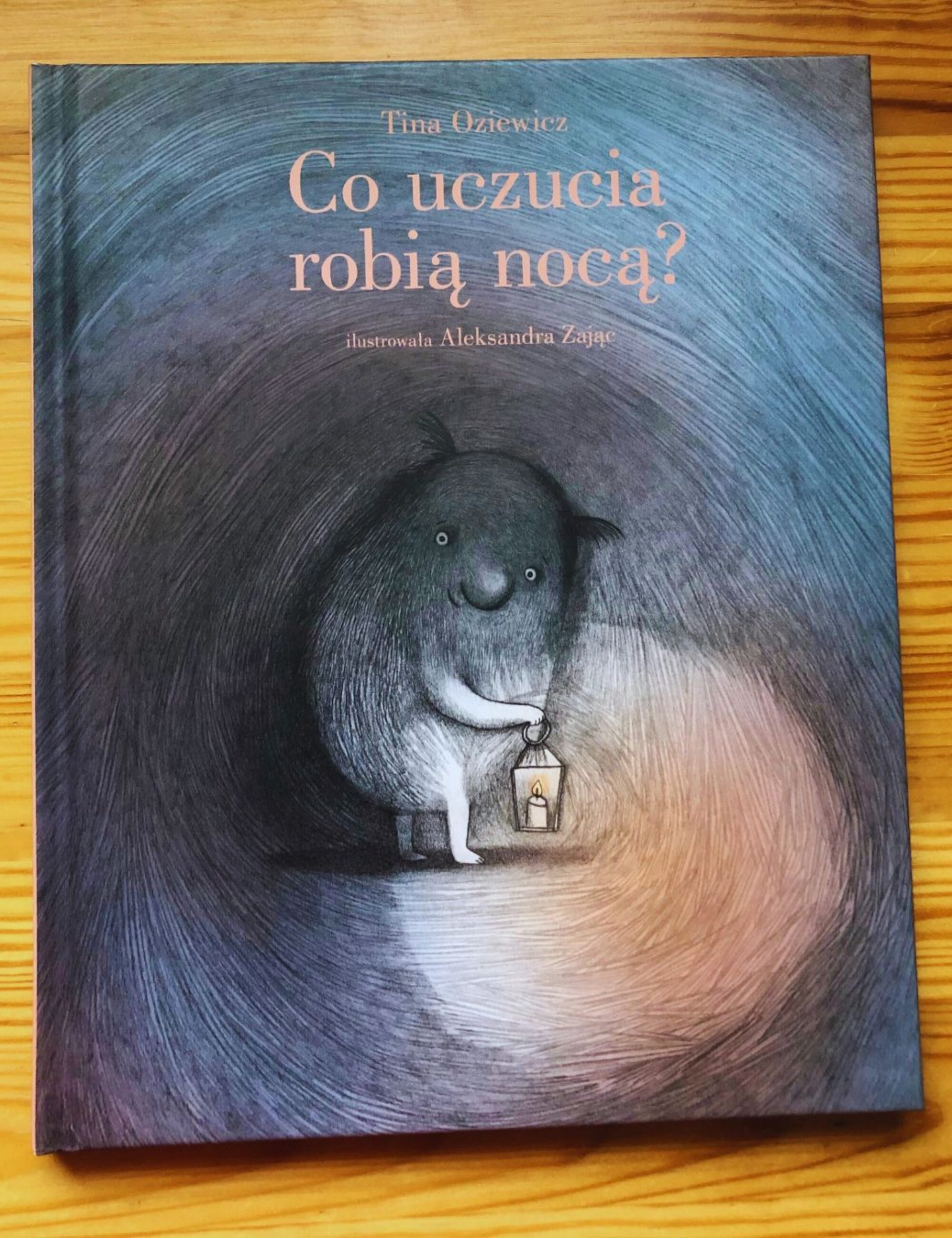 „Co uczucia robią nocą?” – Tina Oziewicz
